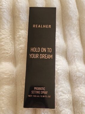 RealHer HOLD ON TO YOUR DREAM Probiotic Setting Spray.